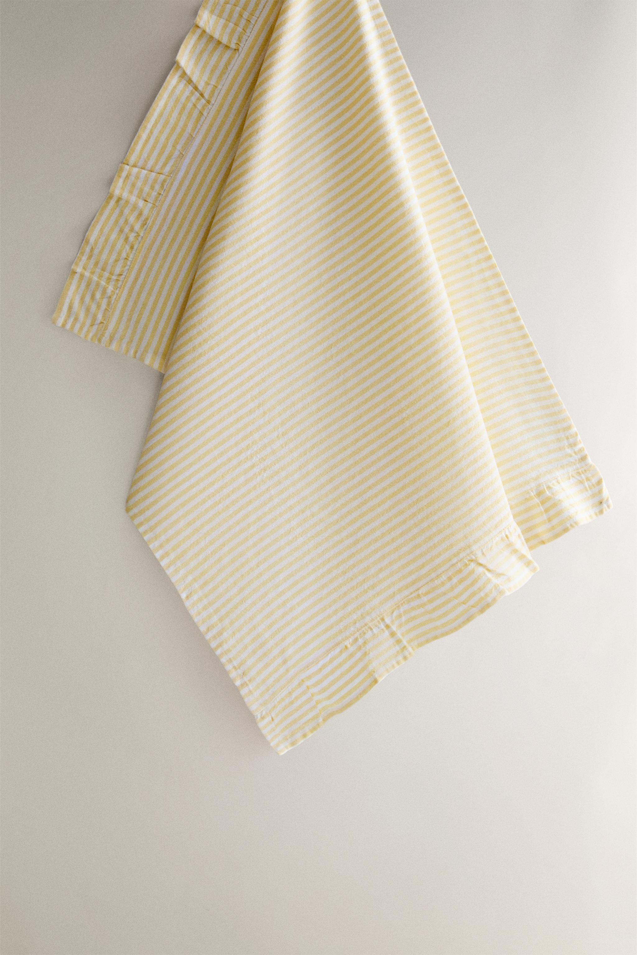 RUFFLED STRIPED KITCHEN TOWEL